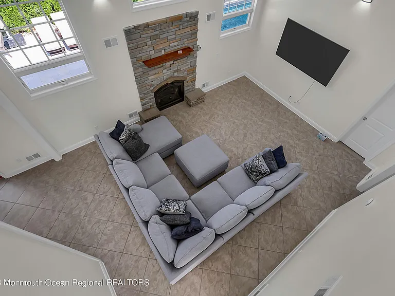 1607 Holbrook St — Photo 22