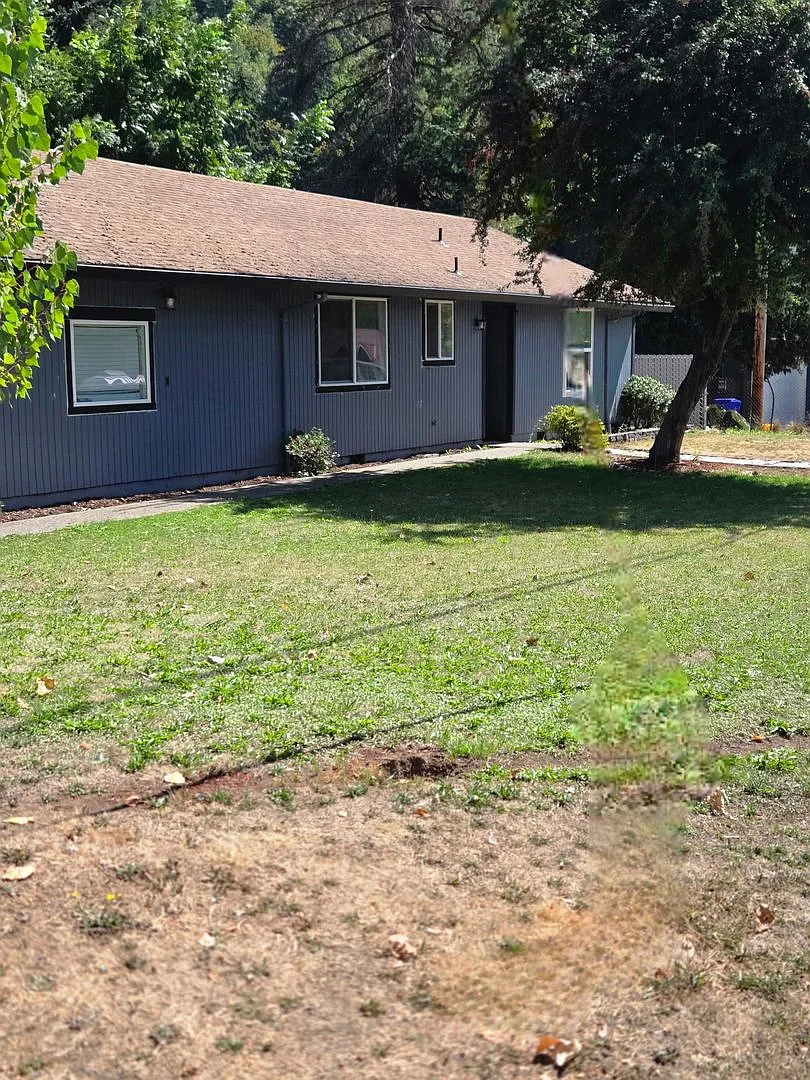 Family Home near I-205 — Photo 3