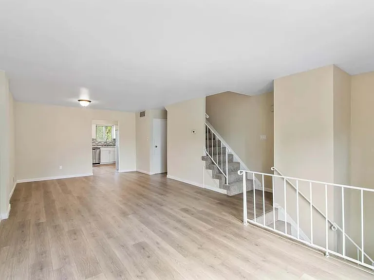 1630 Forest Hill Rd — Photo 10
