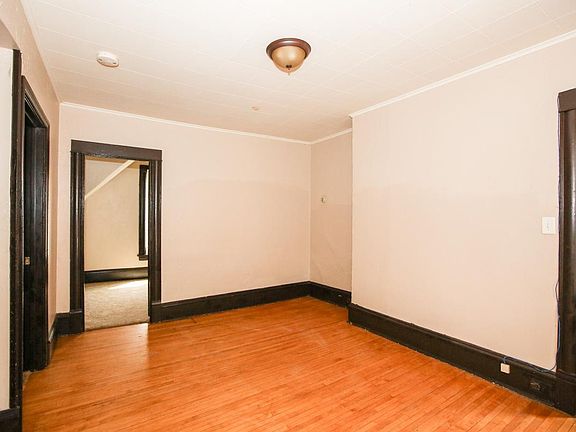 4th image of 2919 Girard Ave N #2
