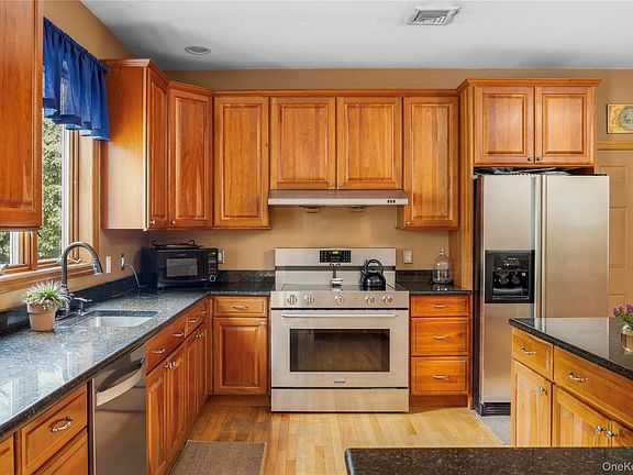 5th image of 145 Baldwin Pl