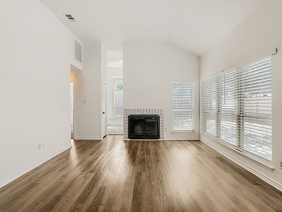 3rd image of 7810 Ivy Ln