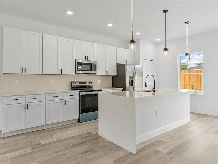 324 Marion Oaks Trl — Photo 9