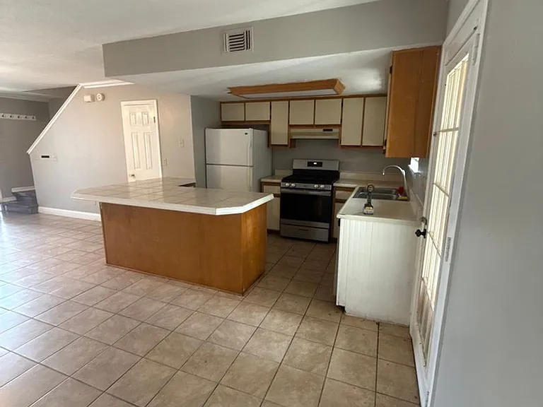 136 Bonnie Ln — Photo 16