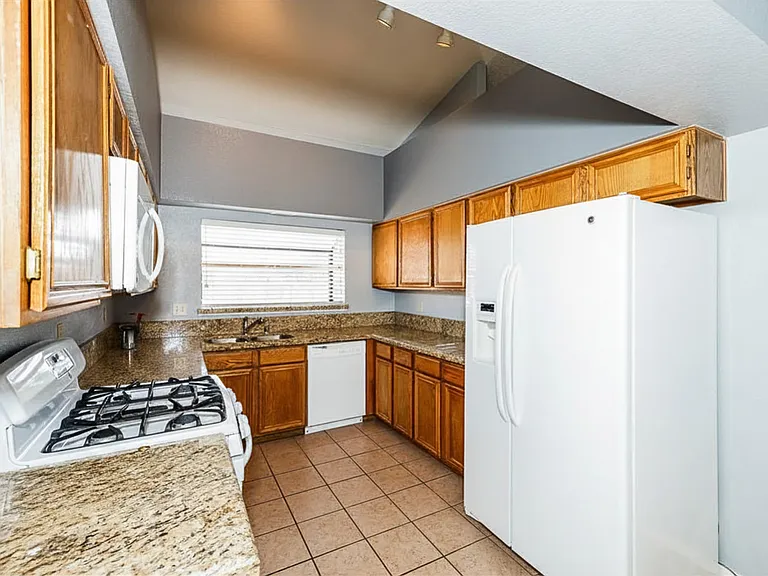 1780 Yellowwood Dr — Photo 12