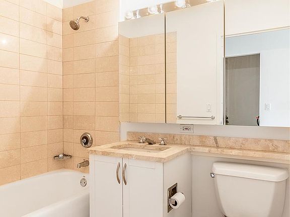 4th image of 250 E 30th St APT 5C
