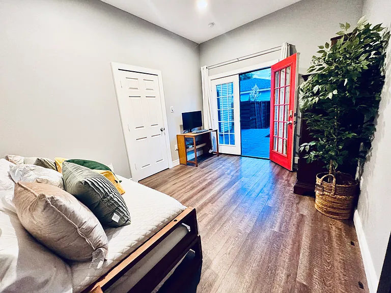 3913 Moore St — Photo 27