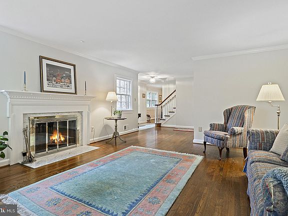 5th image of 1458 Highwood Dr