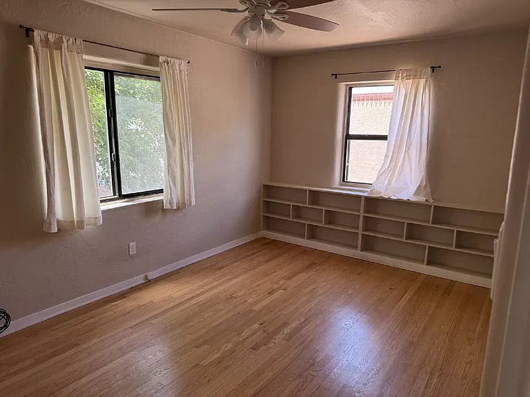 412 Laguayra Dr NE — Photo 16