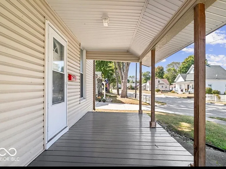 409 W Wiley St — Photo 3
