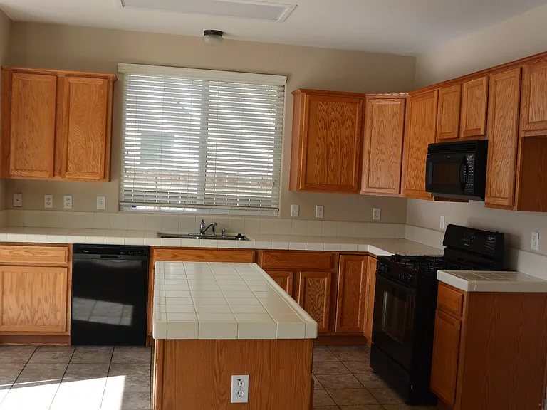 3337 W Tyler Ave — Photo 7