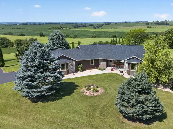 N7795 Panorama Rd, Belleville, WI 53508
