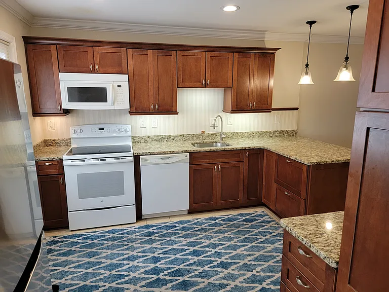 1094 Cedar Ridge Ct — Photo 4