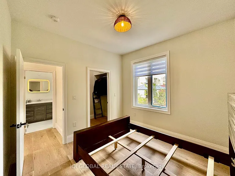 57 Threadneedle Cres — Photo 15