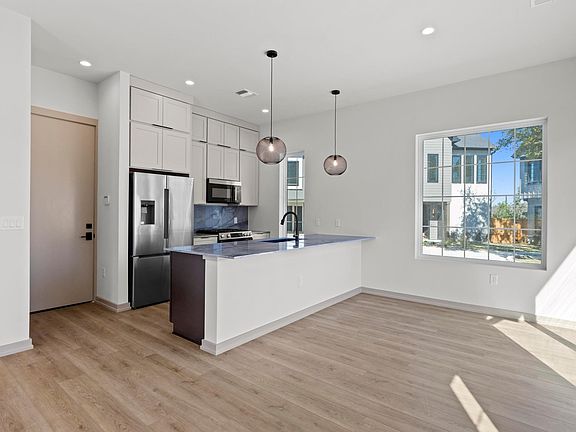 4th image of 1736 Bunche Rd #B1