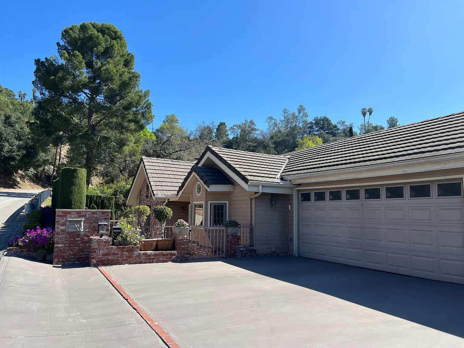 6 bed, 3.5 bath, 3600 sqft, $16,000 — Photo 3