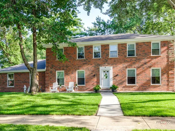 2759 Royal Dr, Northbrook, IL 60062