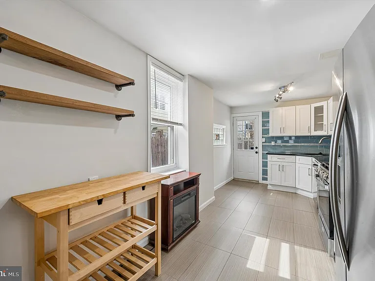 2042 E Huntingdon St — Photo 13