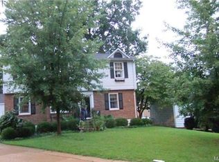 10 Saint James Ct, Florissant, MO 63031