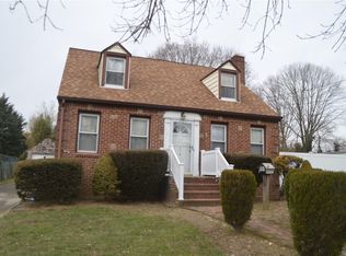 474 Ray St, Freeport, NY 11520