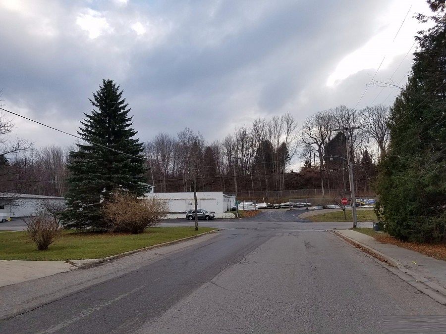 2nd image of 809 Maple St