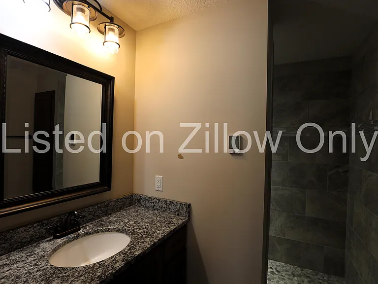 6758 Redwood Ave — Photo 12