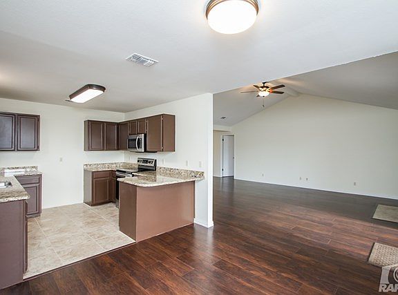 5th image of 1406 Gregory Dr