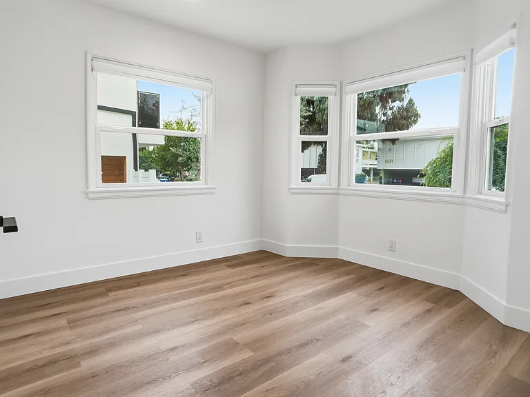 5656 Cartwright Ave — Photo 12
