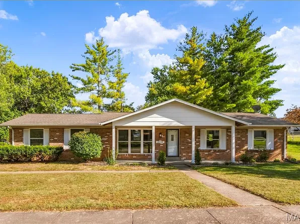 2916 Thrush Dr, Saint Charles, MO 63301