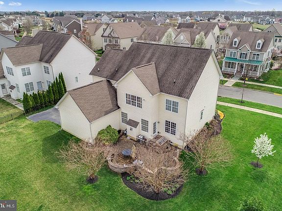 4th image of 302 Ellenwood Dr