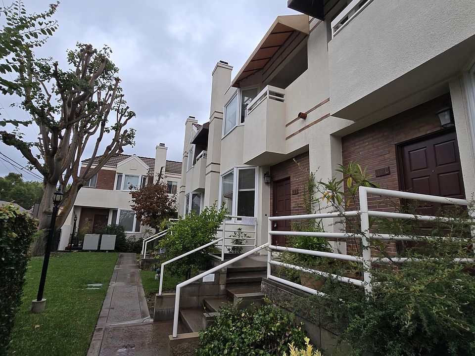 1st image of 1137 El Centro St APT B