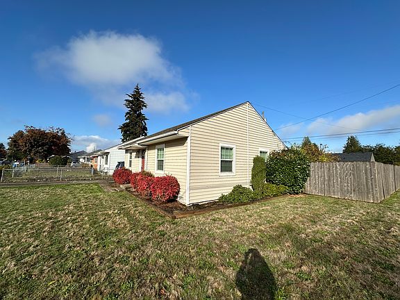 3rd image of 3006 E 25th St