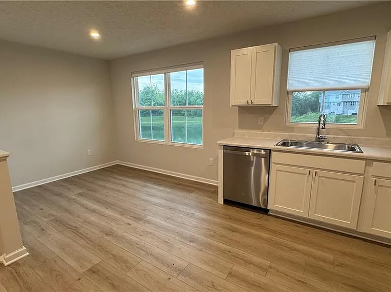 4034 Hemlock Ct — Photo 11