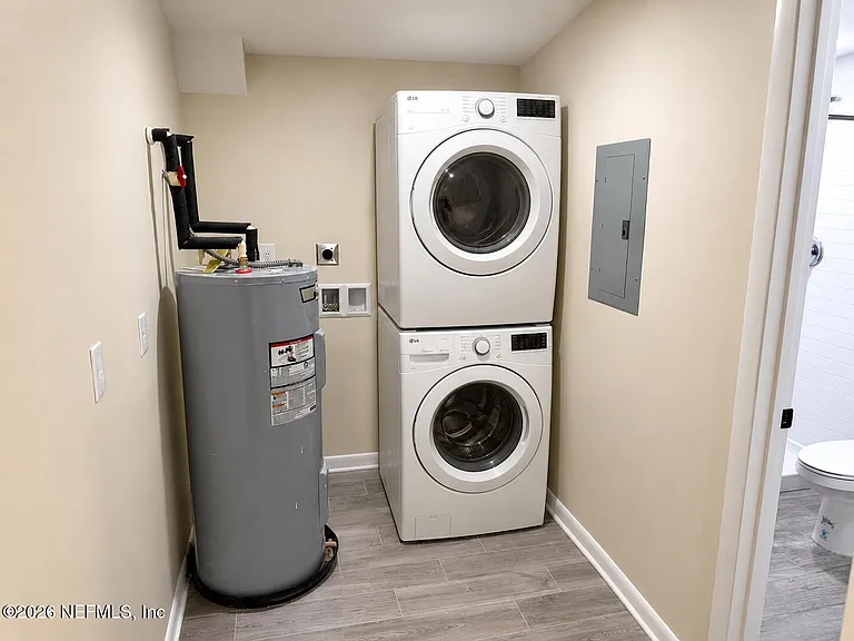 2909 Lauderdale Dr E — Photo 17