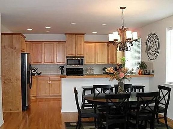5th image of 9232 Lewis Dr NE