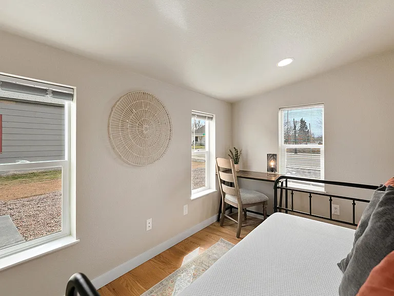 main floor office or small 4th bedroom with day bed