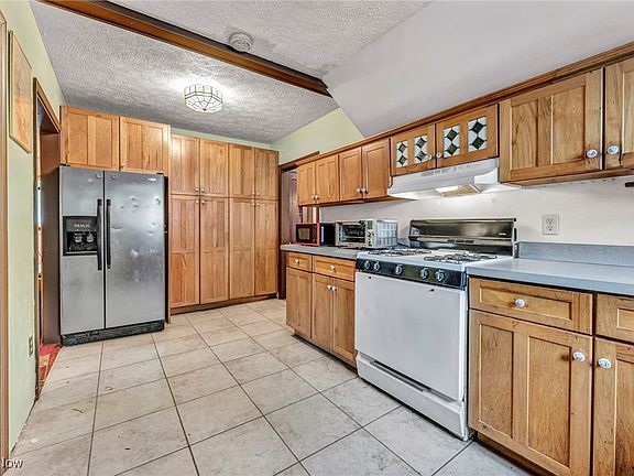 2nd image of 14706 Beechwood Dr