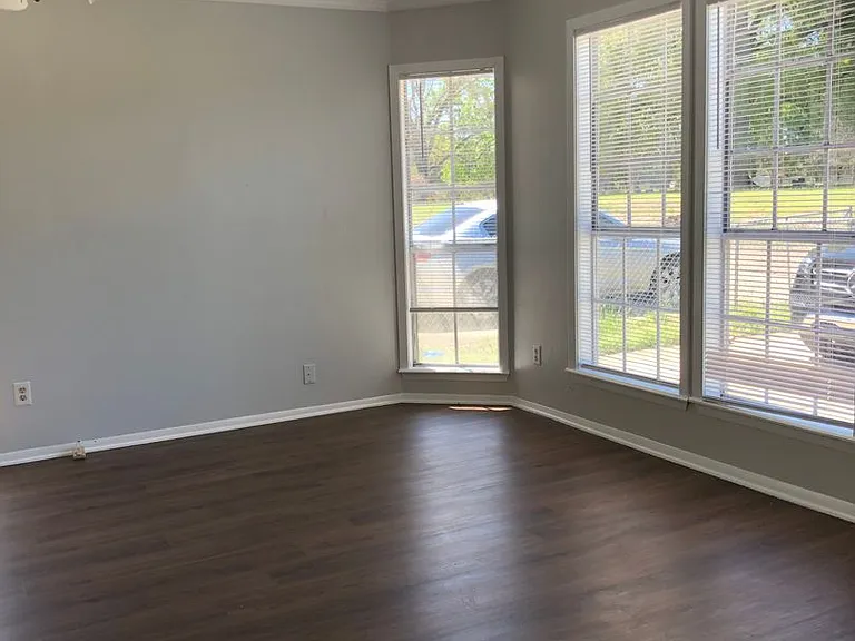 1147 Cornwell St — Photo 11