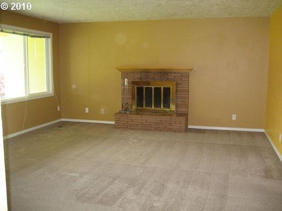 2nd image of 1430 NE Barberry Dr