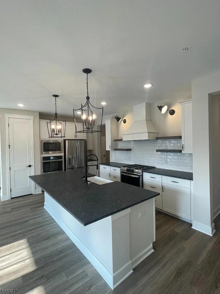 2 bed, 3.0 bath, $4,150 — Photo 3