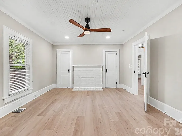 1601 Lawing Rd — Photo 7