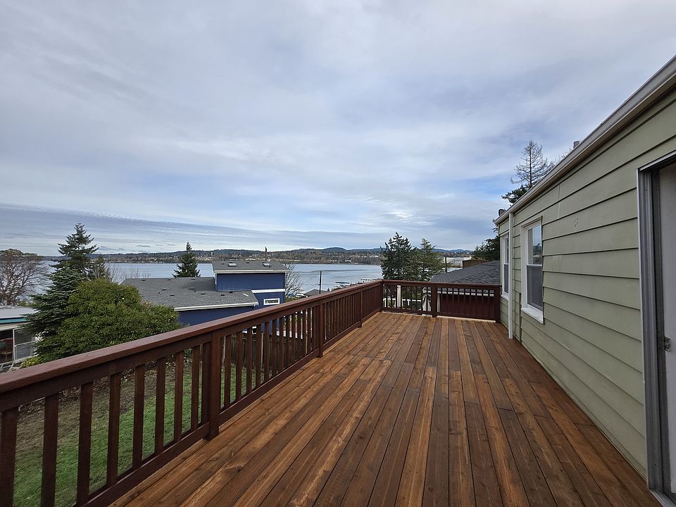 Enjoy this Lake Washington view every day and live in a super convenient location, but feels away from it all.