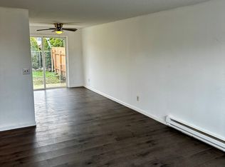 22920 NE Halsey St APT 8, Troutdale, OR 97060