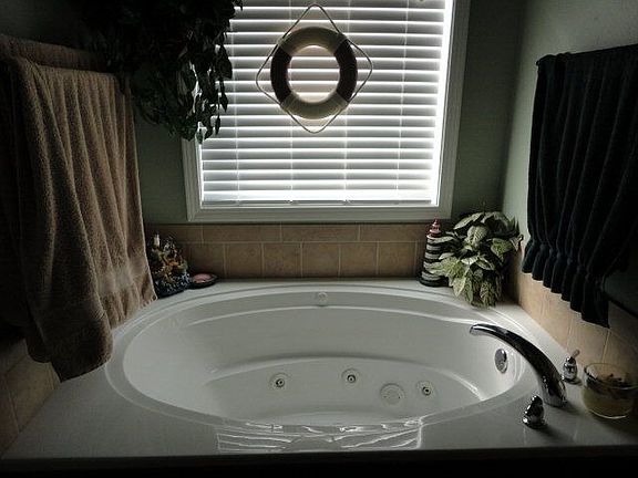 4th image of 5615 Dry Creek Ln