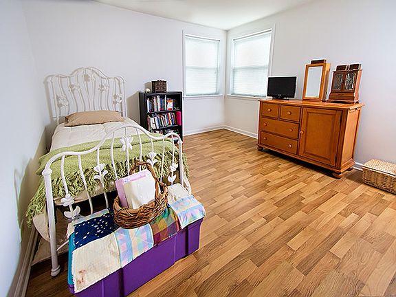 5th image of 2614 N 75th Ave #G
