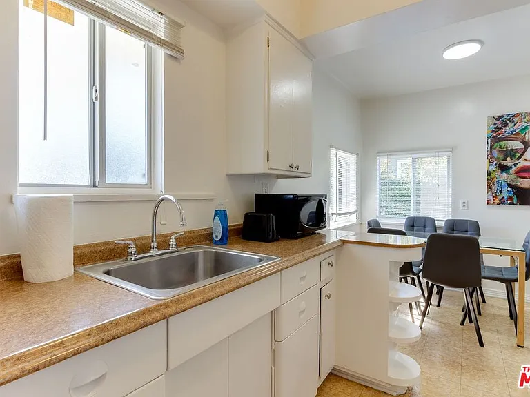 140 S Madison Ave — Photo 17