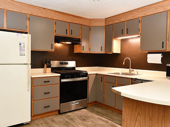 3rd image of 3 Knightsbridge Drive #302