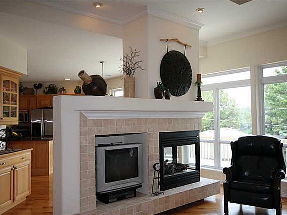 5th image of 24 Heather Cir