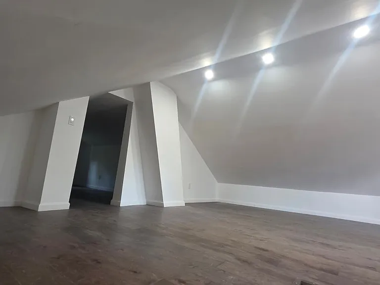 262 Davenport Ave #2 — Photo 9