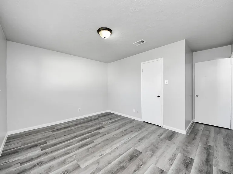 8011 La Roche Ln — Photo 37